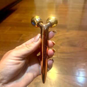 Plum Beauty Contouring Facial Roller to Lift and Firm and Tighten the Face